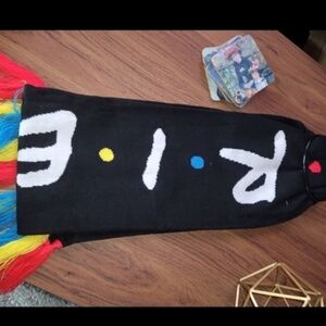 "Friends" TV ShowScarf NWT  Official Licenced product.